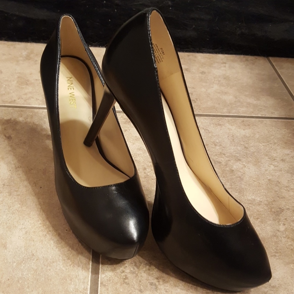 Beautiful black pumps